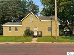 291 1st St NW, Wells, MN 56097