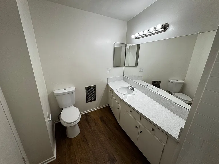 100 - Kimberly Apartments — Photo 36