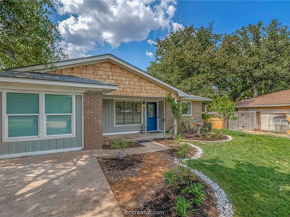 3rd image of 4521 Woodbend Dr
