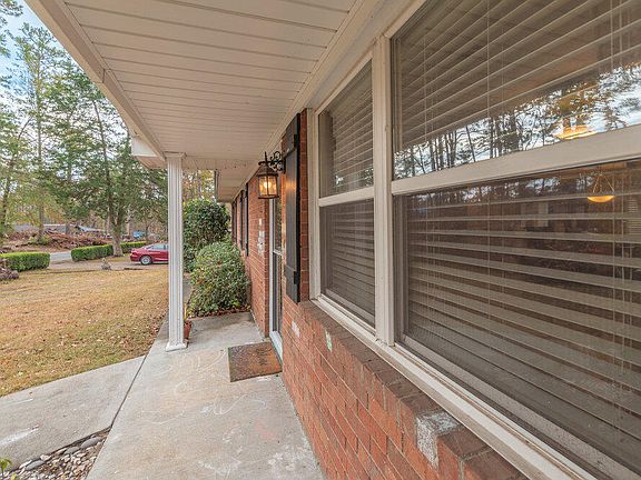 5th image of 228 Westmont Drive