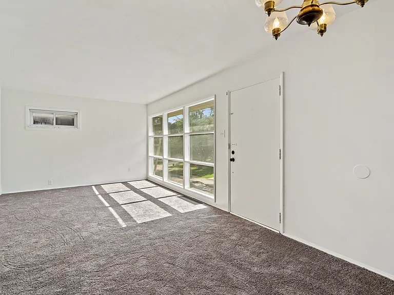 801 Jefferson Rd — Photo 5