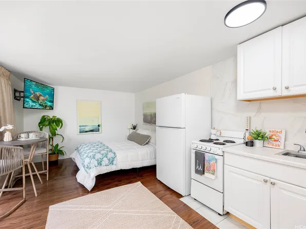 441 Lewers St APT 301, Honolulu, HI 96815