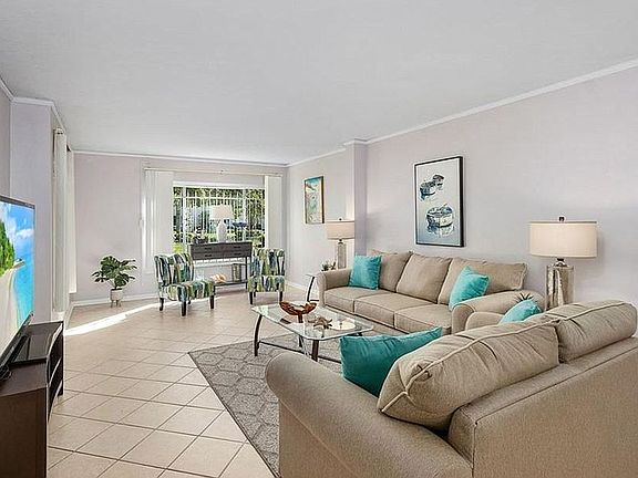 2nd image of 2244 Winkler Ave APT 112
