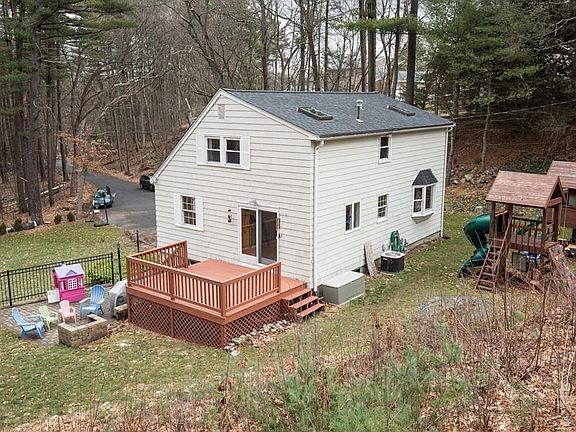 3rd image of 77 Rosewood Ave