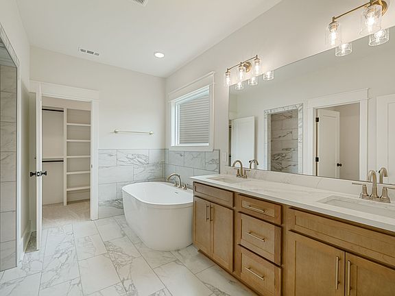 3rd image of 1938 Grace Johns Cir