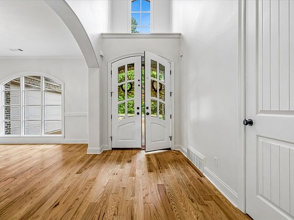 4th image of 4760 Maple Walk Dr