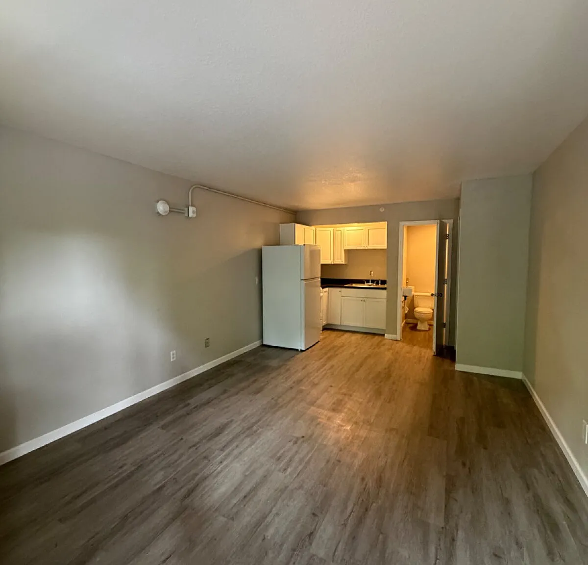 1 bed, 1.0 bath, $799 — Photo 2