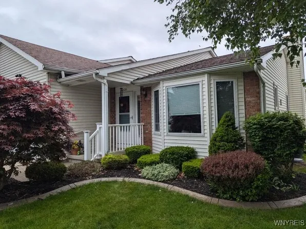 4220 Victorian Dr, Hamburg, NY 14075