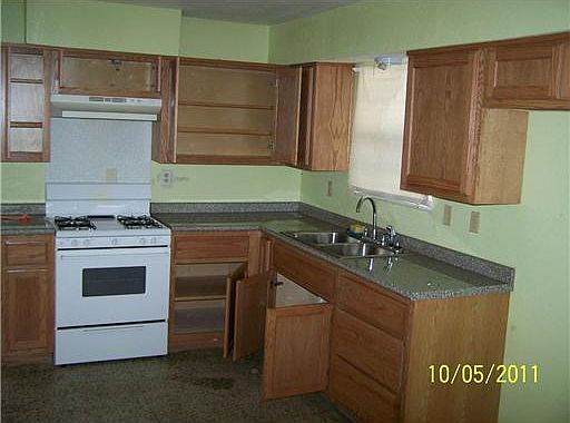 3rd image of 2323-25 Columbus St