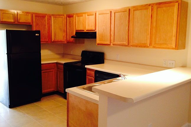 2nd image of 414 Hampton Ct