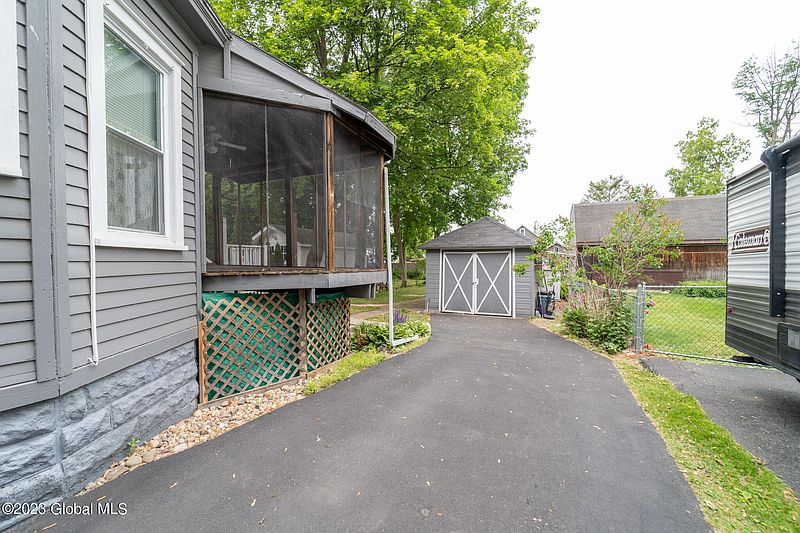 3rd image of 16 Sanders Avenue