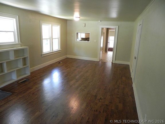 5th image of 2206 E 19th St