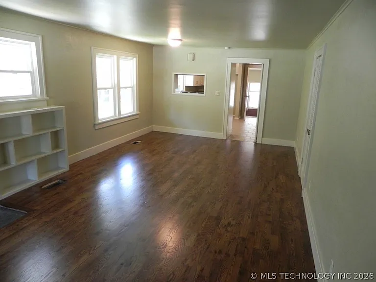 2206 E 19th St — Photo 5