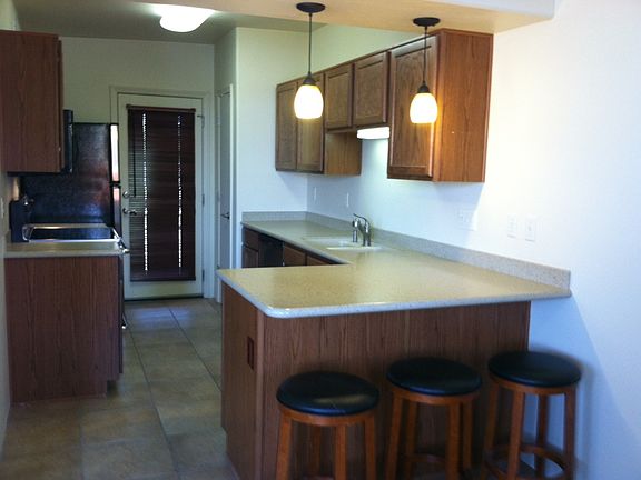 Kitchen with breakfast bar