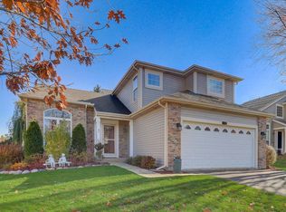 210 Thunder Rdg, Lake In The Hills, IL 60156