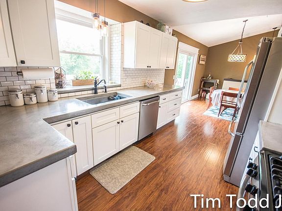 5th image of 5904 Alcove Dr NE