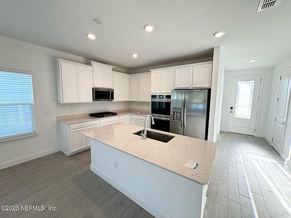 3rd image of 1569 STILLWATER Boulevard