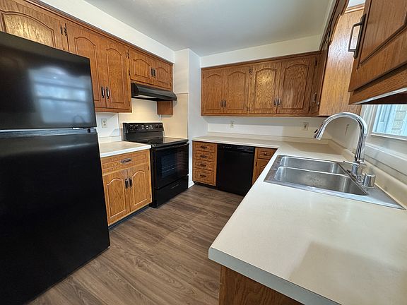 4th image of 406 N Saint Bernard Dr