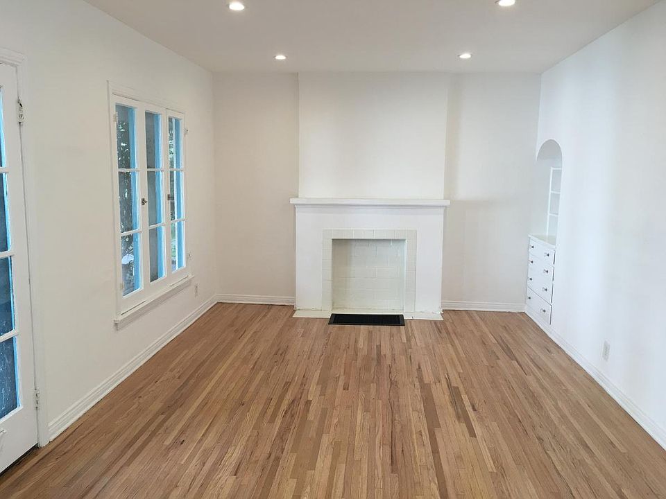 1st image of 7956 Norton Ave