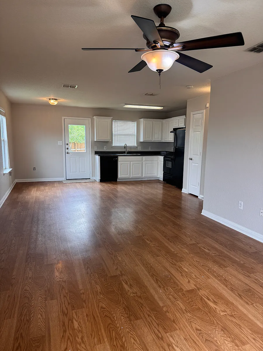 Building Photo - 11207 Pecan Cyn