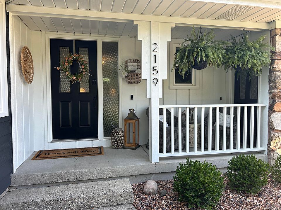 2159 Pinewood St, Jenison, MI 49428 Zillow