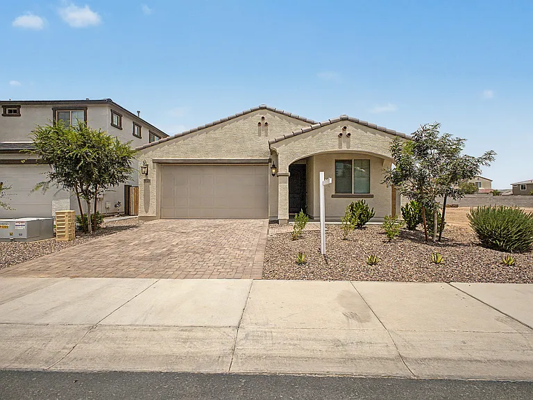 9004 W Georgia Ave — Photo 1