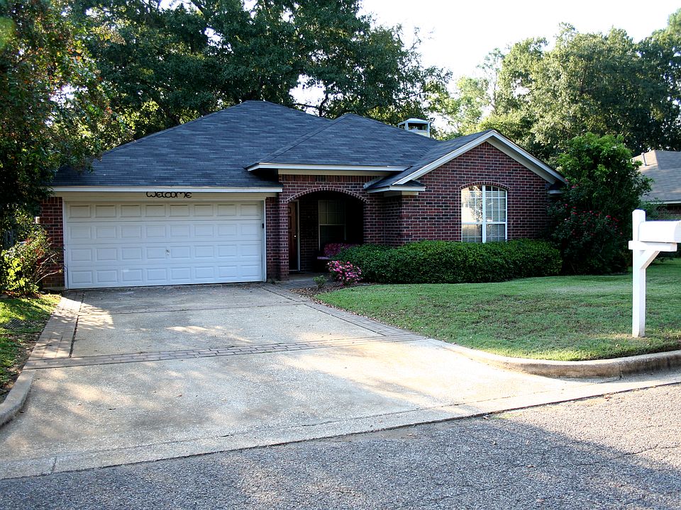 1st image of 4815 Woodcreek Dr