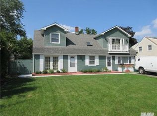 683 Irving St, Westbury, NY 11590