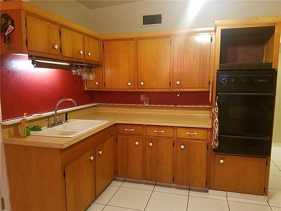 3rd image of 1627 E Huisache Ave