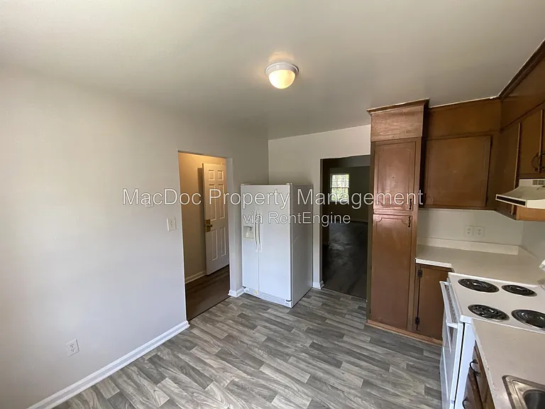 130 Janney Ct — Photo 3