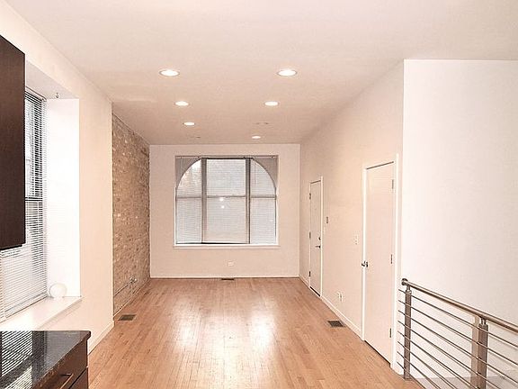 4th image of 649-51 N Wolcott Ave #1S
