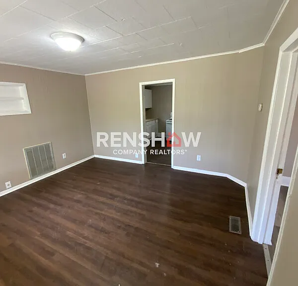 812 Tucker St — Photo 2