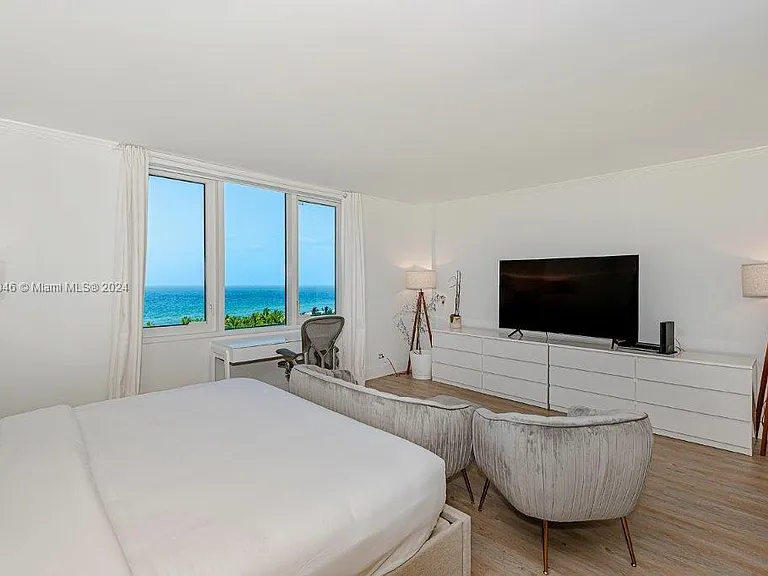 2301 Collins Ave #842 — Photo 10