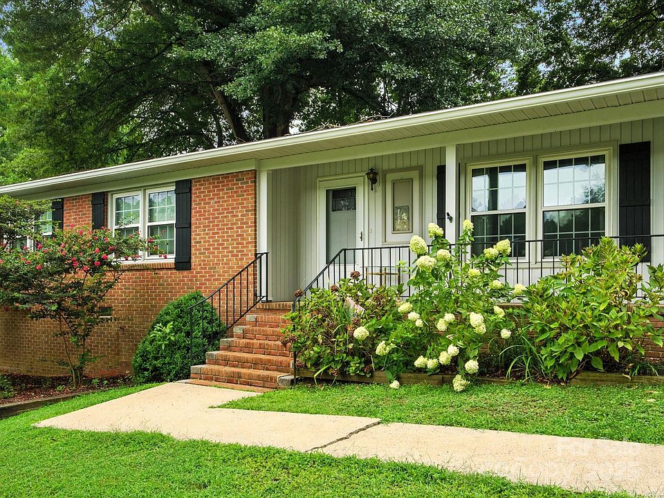 1st image of 861 Carey Dr
