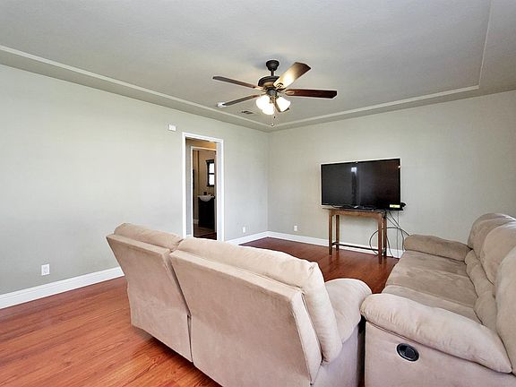 4th image of 3916 E Heaton Ave