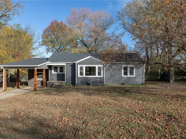 1806 N Janice Ave, Fayetteville, AR 72703