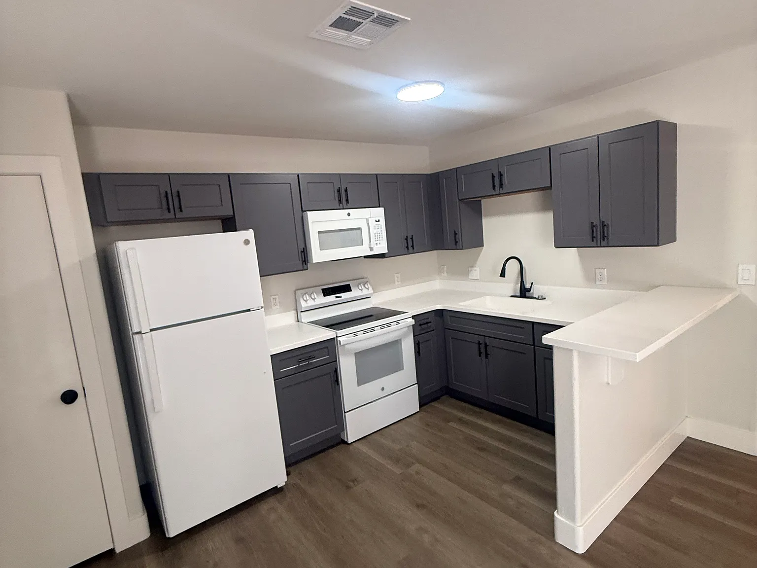 2 bed, 800 sqft, $1,500 — Photo 3