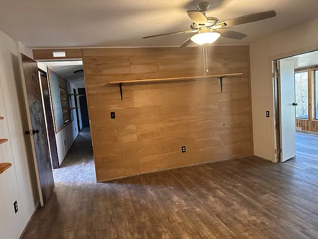 6685 Stockton Rd — Photo 4