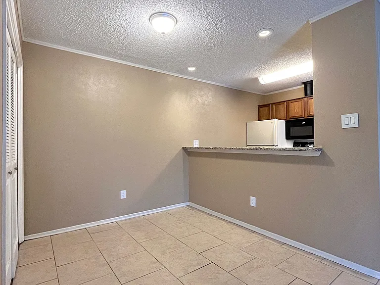 1901 Holleman Dr W #209 — Photo 6