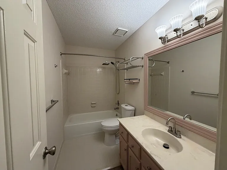2910 Foster Dale Cv — Photo 26