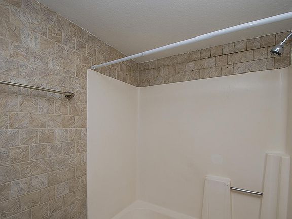 5th image of 2833 N Estrella Ave