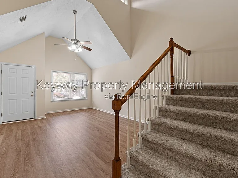 615 Goodale Ln — Photo 3