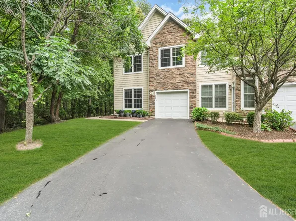 22 Daffodil Way, Old Bridge, NJ 08857