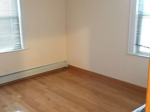 4th image of 804 College Pl #2