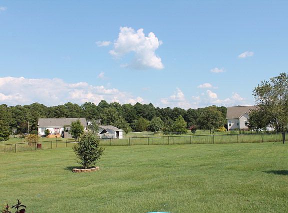 4th image of 610 Foxwood Dr