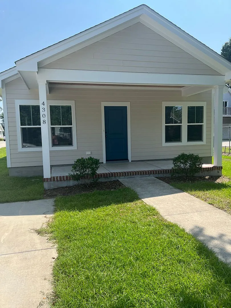 Newer Construction 3 Bedroom House — Photo 2