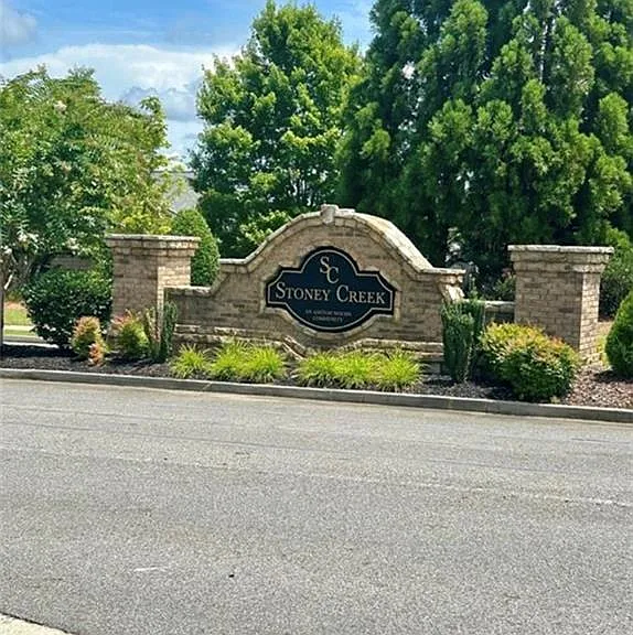 220 Stone Park Dr — Photo 34