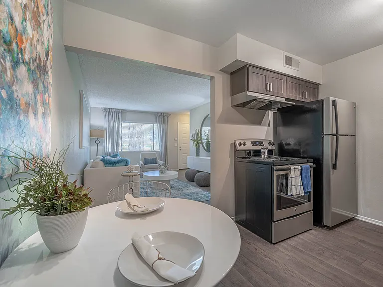 Berkdale Apartments — Photo 32