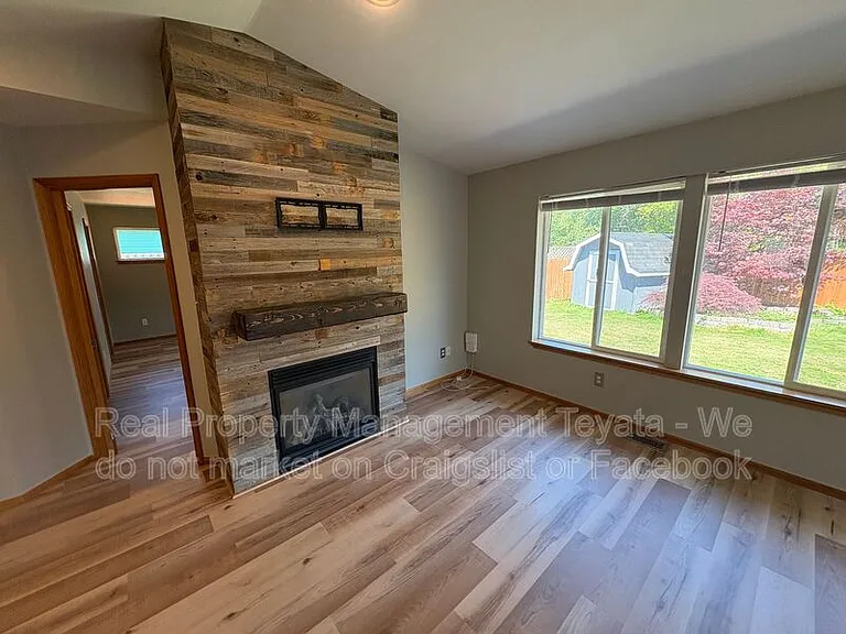 8390 Richmond Park Rd — Photo 7
