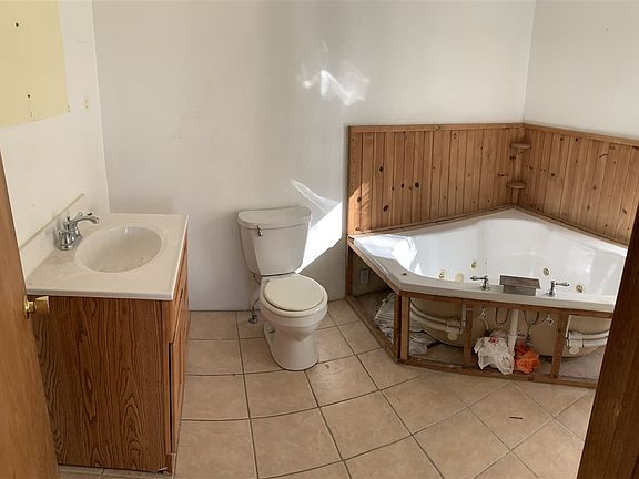 5th image of 833 1st Ave NE